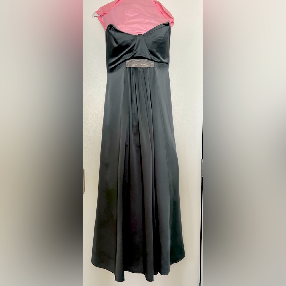 Exquisite Zac Posen Silk Gown with Pearl detailing Size 8